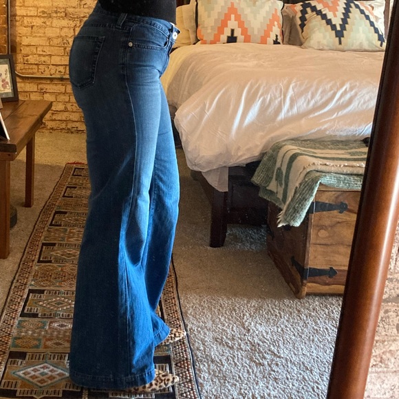 AG Jeans wide leg thick hem medium wash jeans - Picture 2 of 9